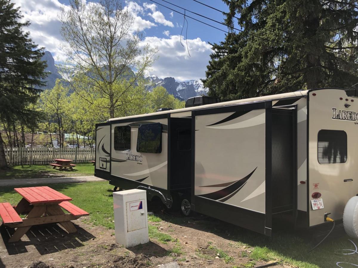 Rundle Mountain Rv Park Canmore Exterior foto